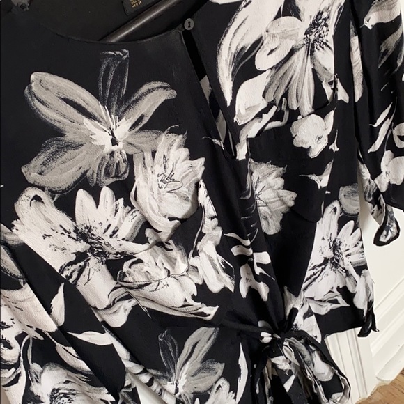 Black and White Floral Blouse with peephole - Picture 2 of 3